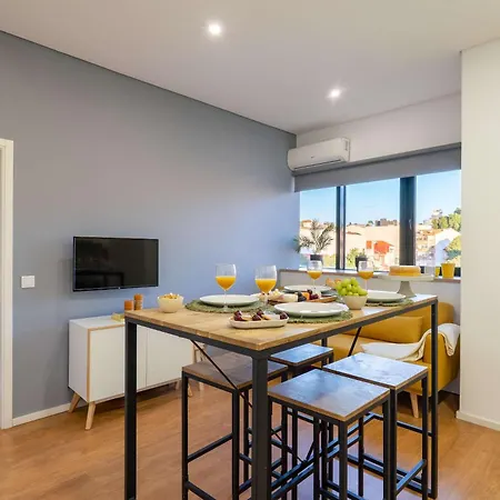 Colorful & Cozy By Hostwise Apartment *
