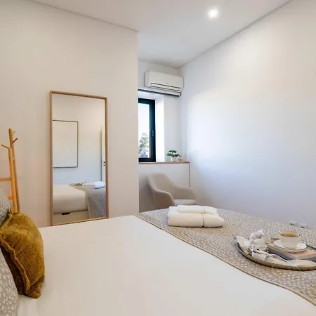 Apartment Colorful & Cozy By Hostwise *