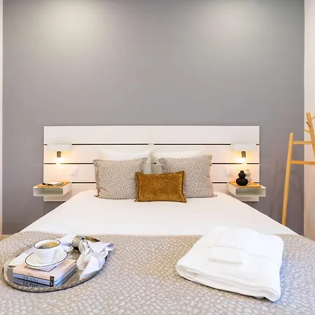 Colorful & Cozy By Hostwise Apartment