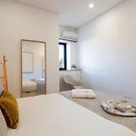 Apartment Colorful & Cozy By Hostwise *
