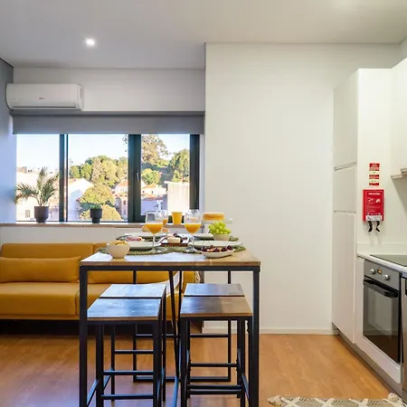 Colorful & Cozy By Hostwise Porto