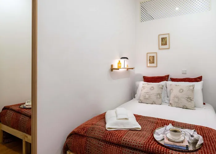 Colorful & Cozy By Hostwise *